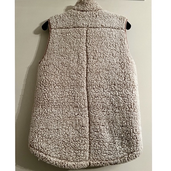 *5 for $25* Light pink Sherpa vest - Picture 4 of 4